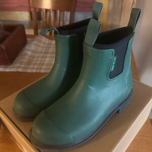 Women’s Merry People ankle rain boots size 37 green. in excellent condition